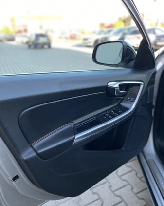 Volvo V60 cena 38900 przebieg: 20000, rok produkcji 2015 z Warszawa małe 211